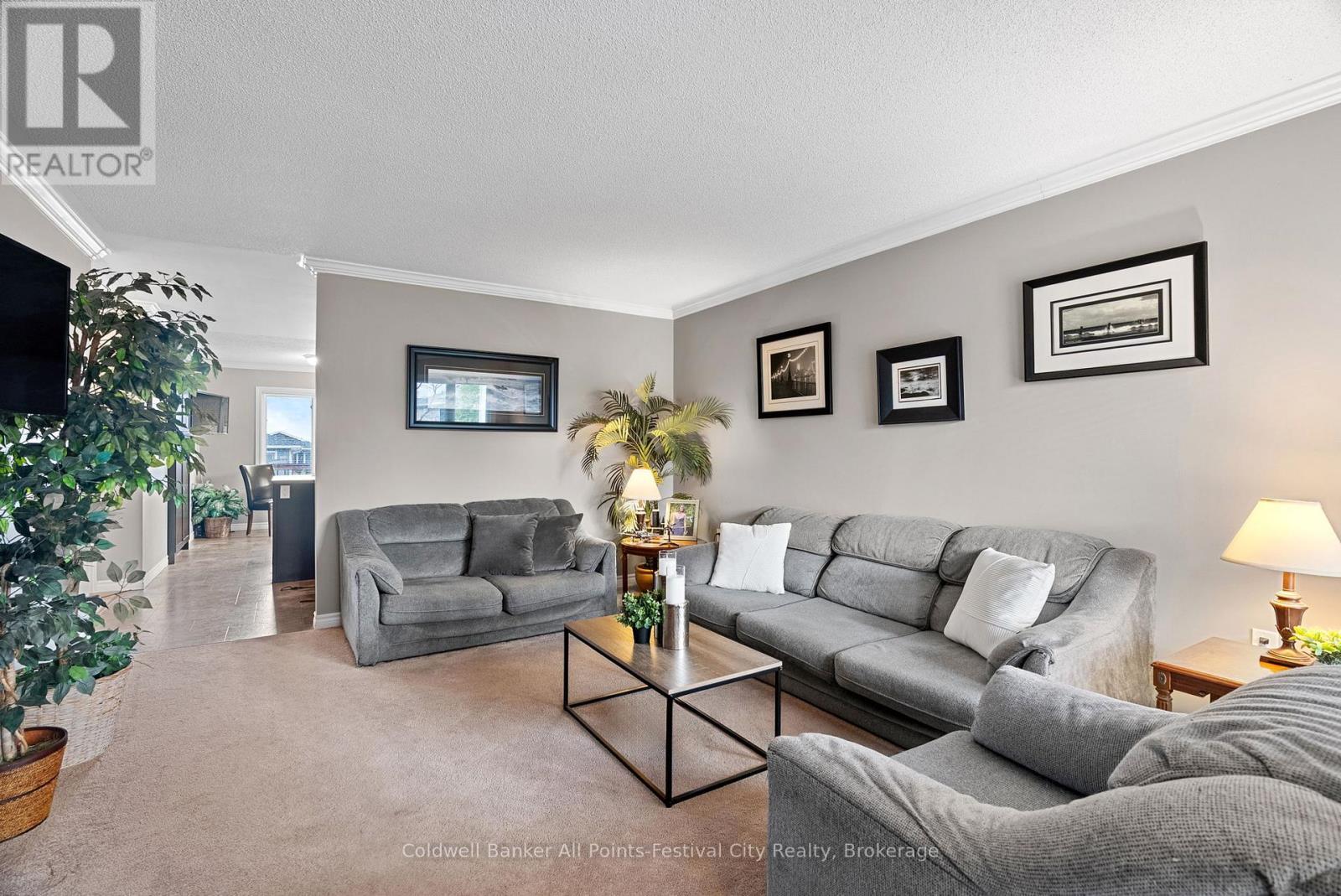 17 Huron Heights Drive, Ashfield-Colborne-Wawanosh (Colborne), ON - Indoor Photo Showing Living Room