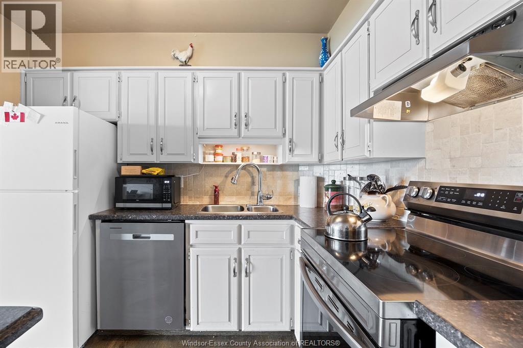 8591 Riverside Dr. E. Unit# 802, Windsor, ON - Indoor Photo Showing Kitchen