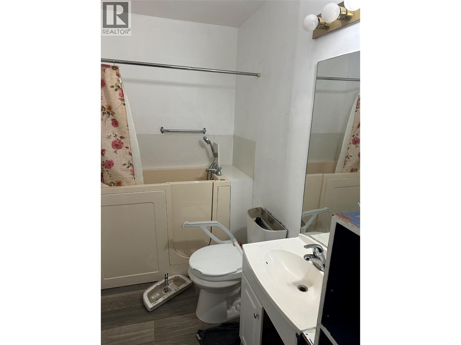 170 Mills Road Lot# Lot 1, Kelowna, BC - Indoor Photo Showing Bathroom