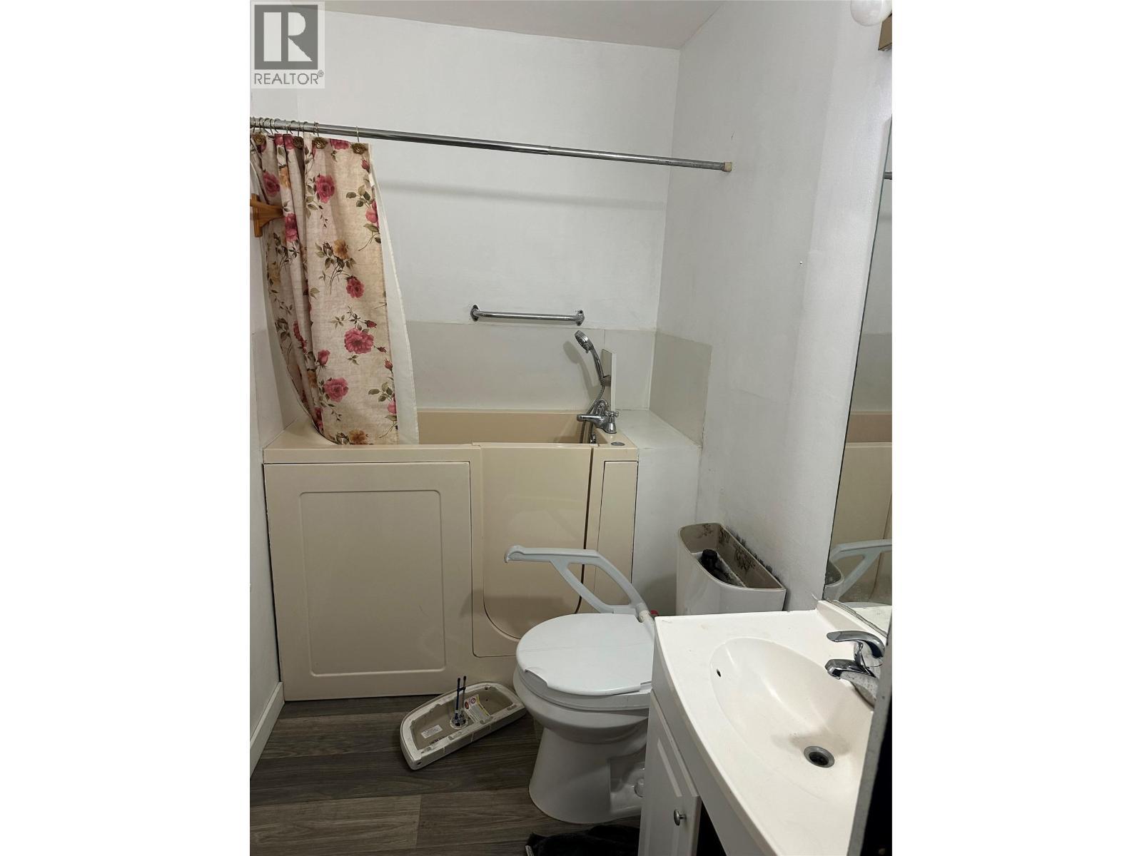 170 Mills Road Lot# Lot 1, Kelowna, BC - Indoor Photo Showing Bathroom