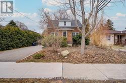 292 HORSHAM AVENUE Toronto, ON M2R 1G4