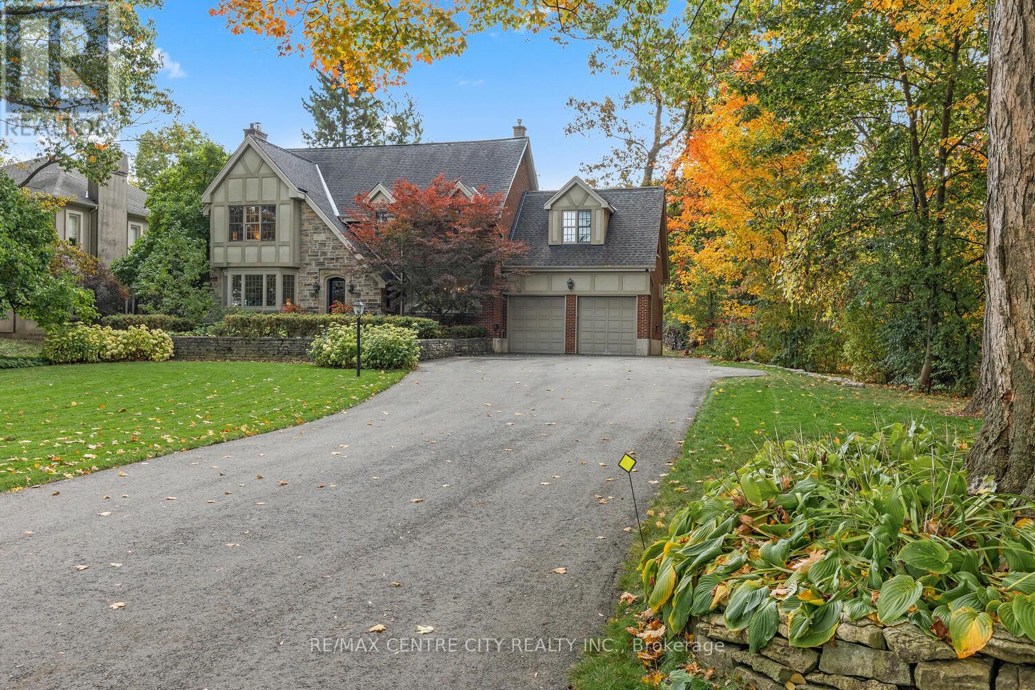 1025 Scenic Drive, Hamilton (Mountview), ON - Outdoor With Facade