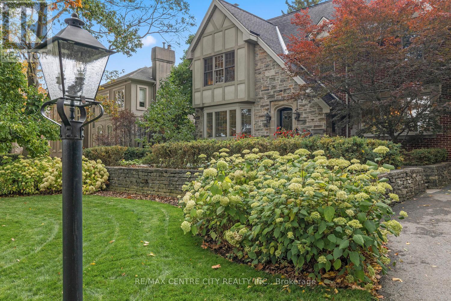 1025 Scenic Drive, Hamilton (Mountview), ON - Outdoor