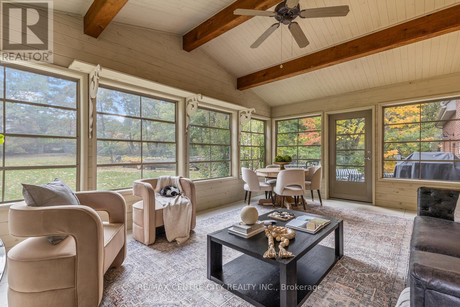 1025 Scenic Drive, Hamilton (Mountview), ON - Indoor Photo Showing Living Room