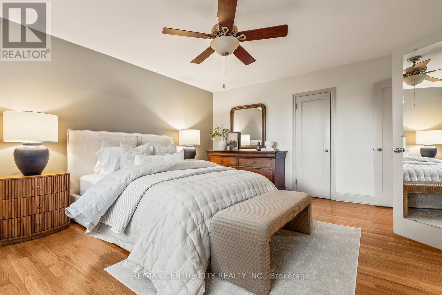 1025 Scenic Drive, Hamilton (Mountview), ON - Indoor Photo Showing Bedroom