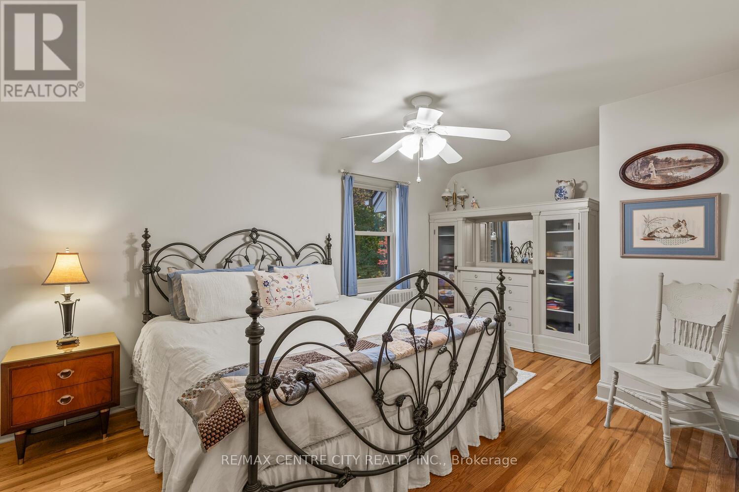 1025 Scenic Drive, Hamilton (Mountview), ON - Indoor Photo Showing Bedroom