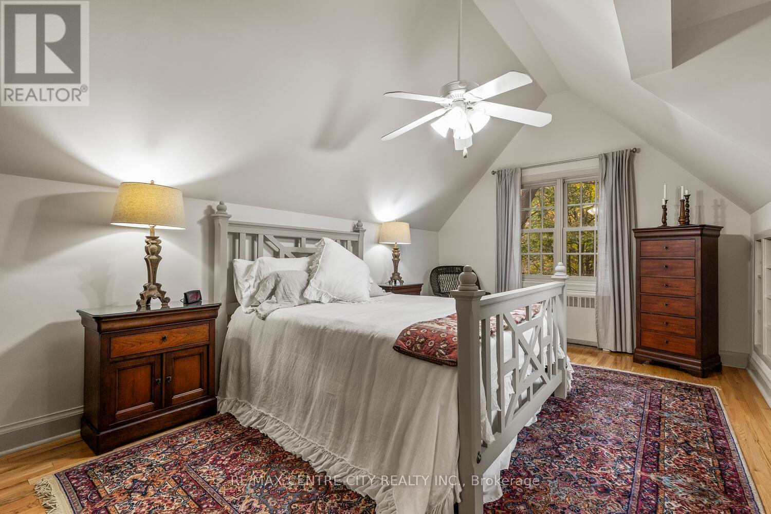 1025 Scenic Drive, Hamilton (Mountview), ON - Indoor Photo Showing Bedroom