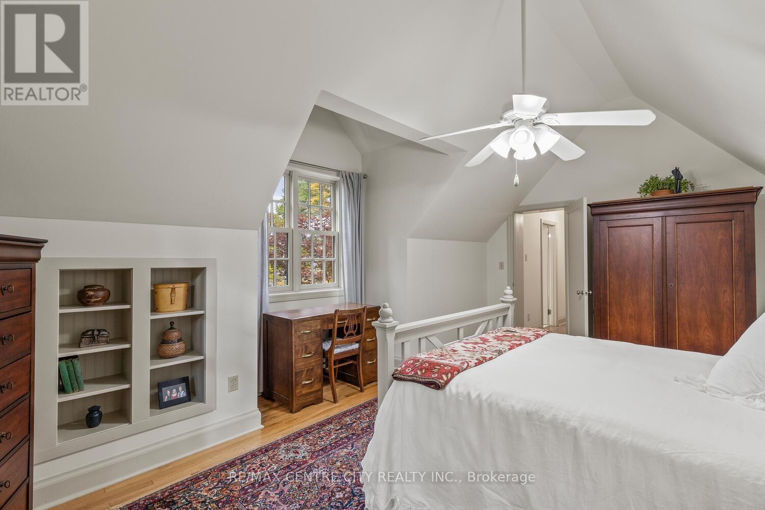 1025 Scenic Drive, Hamilton (Mountview), ON - Indoor Photo Showing Bedroom