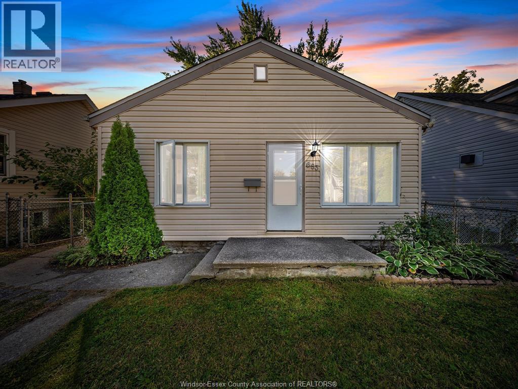 683 Stanley, Windsor, ON - Outdoor