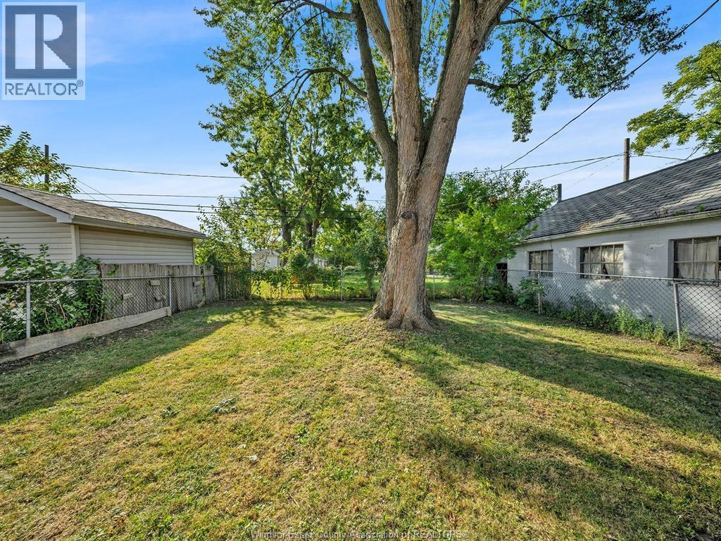 683 Stanley, Windsor, ON - Outdoor