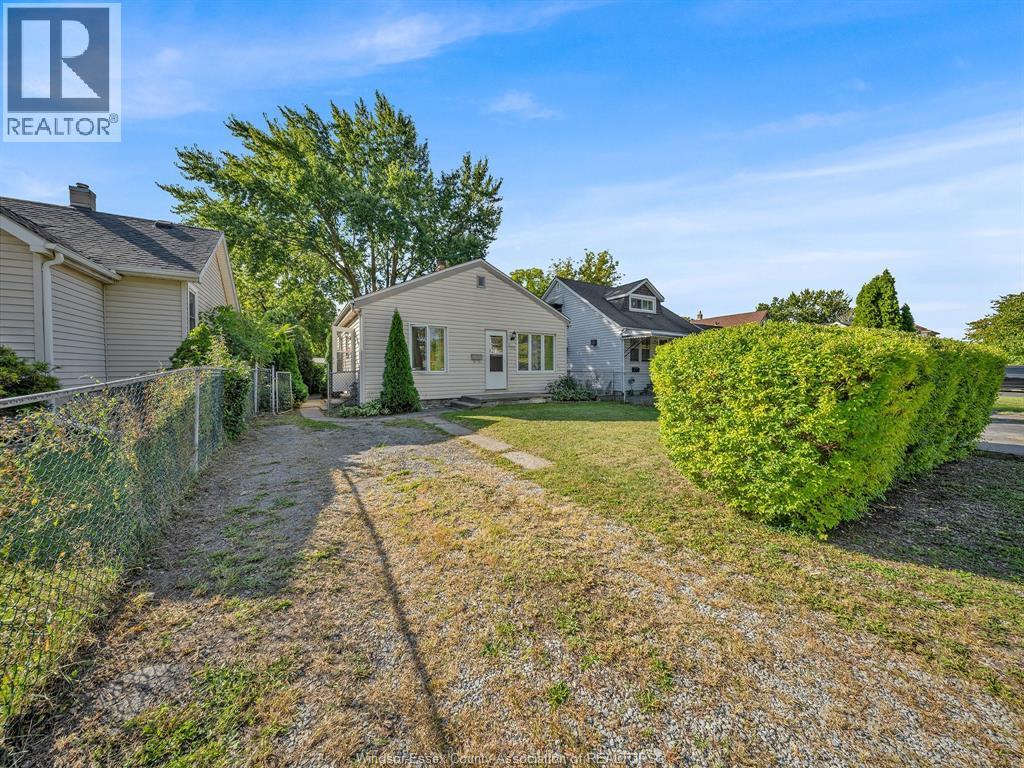 683 Stanley, Windsor, ON - Outdoor