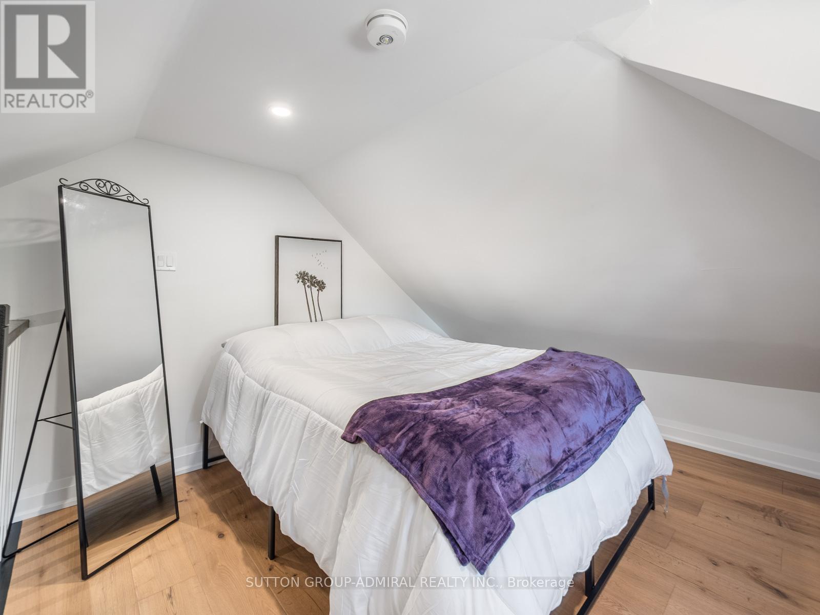 187 Rosslyn Avenue S, Hamilton, ON - Indoor Photo Showing Bedroom