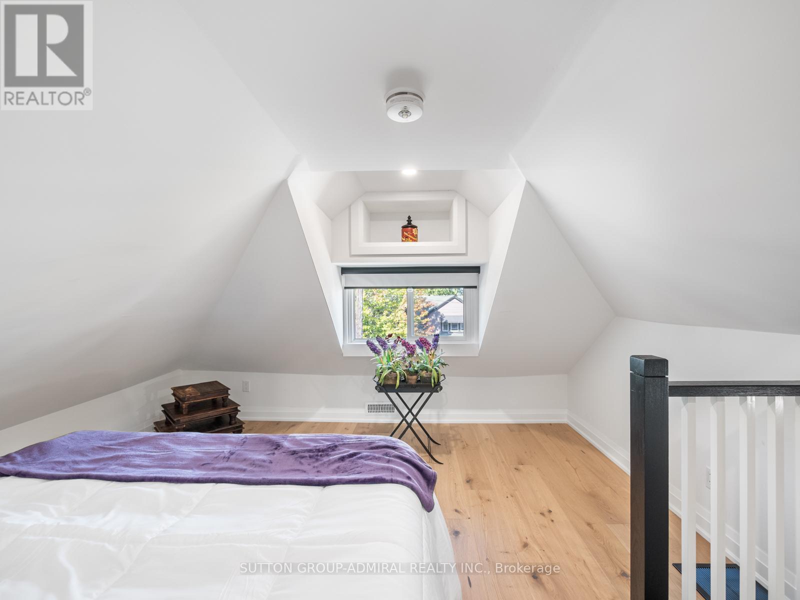 187 Rosslyn Avenue S, Hamilton, ON - Indoor Photo Showing Bedroom