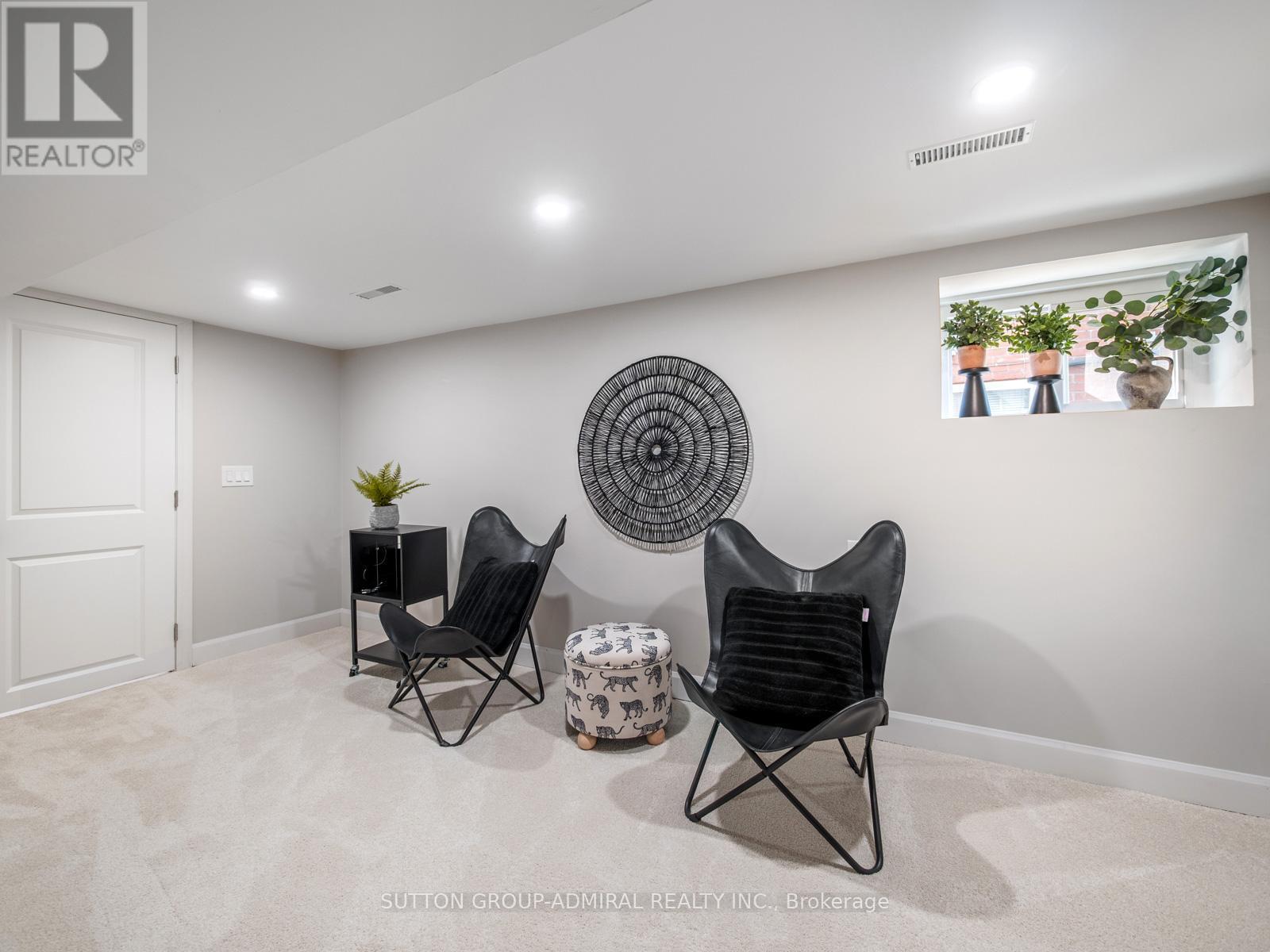 187 Rosslyn Avenue S, Hamilton, ON - Indoor