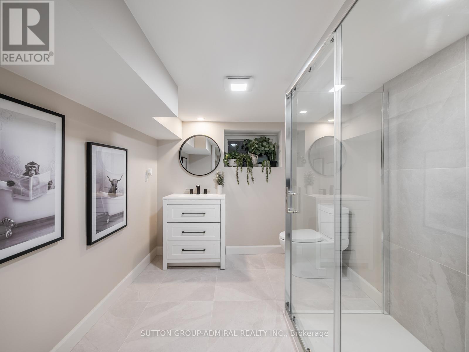 187 Rosslyn Avenue S, Hamilton, ON - Indoor Photo Showing Bathroom