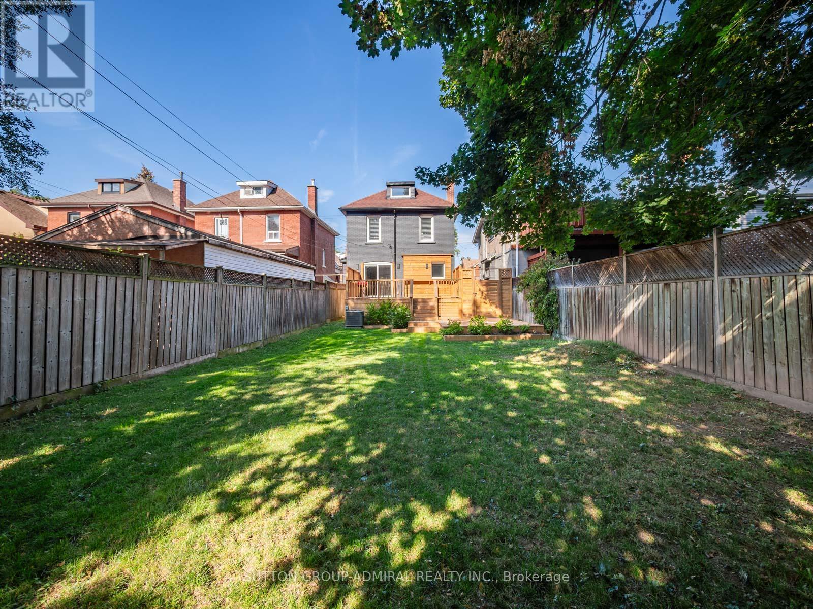 187 Rosslyn Avenue S, Hamilton, ON - Outdoor With Backyard