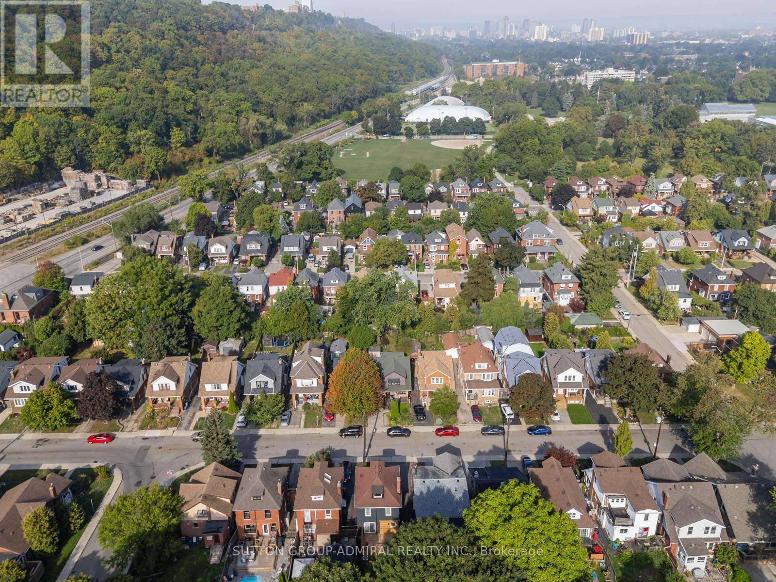 187 Rosslyn Avenue S, Hamilton, ON - Outdoor With View