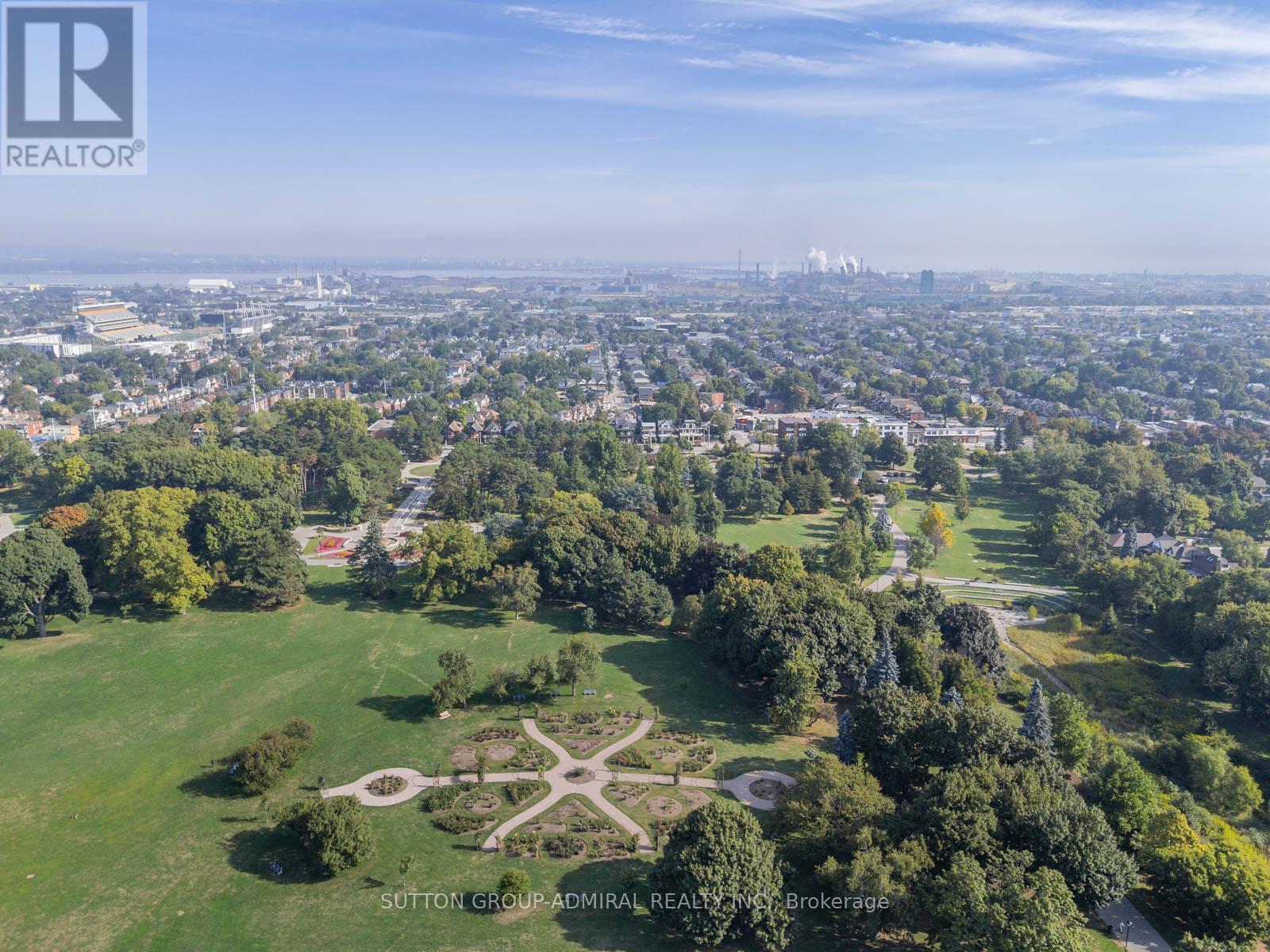 187 Rosslyn Avenue S, Hamilton, ON - Outdoor With View