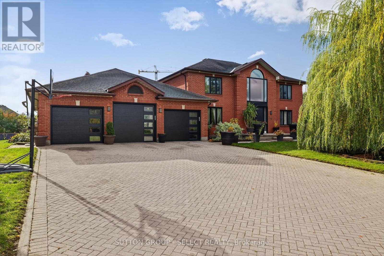 700 Franklinway Crescent, London North (North R), ON - Outdoor With Facade
