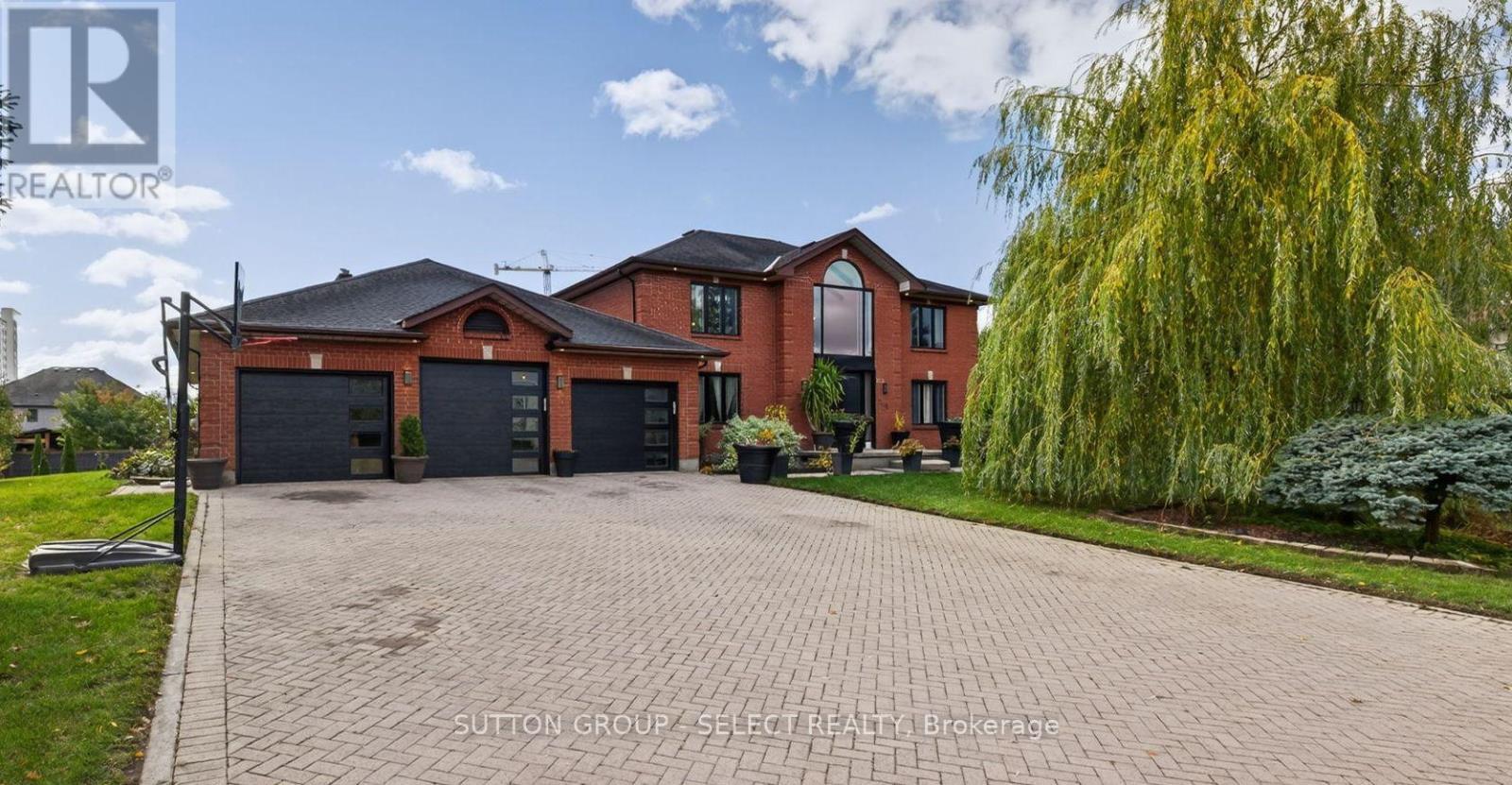 700 Franklinway Crescent, London North (North R), ON - Outdoor With Facade