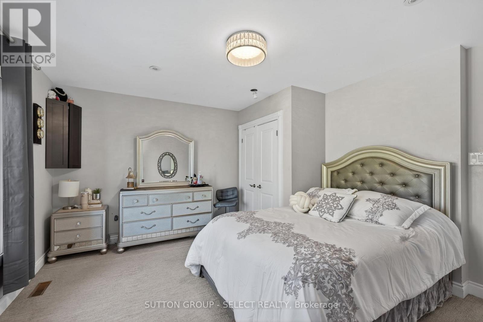 700 Franklinway Crescent, London North (North R), ON - Indoor Photo Showing Bedroom