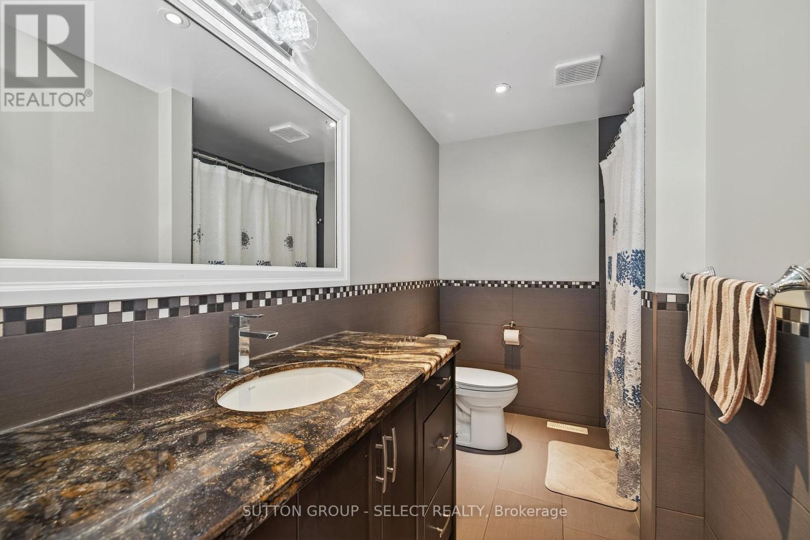 700 Franklinway Crescent, London North (North R), ON - Indoor Photo Showing Bathroom