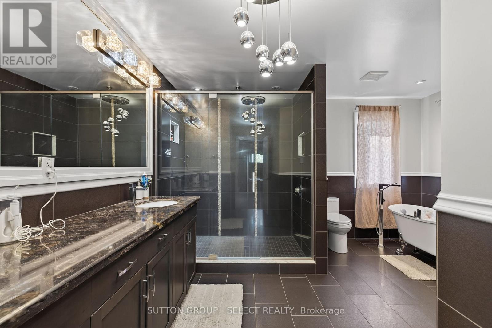 700 Franklinway Crescent, London North (North R), ON - Indoor Photo Showing Bathroom