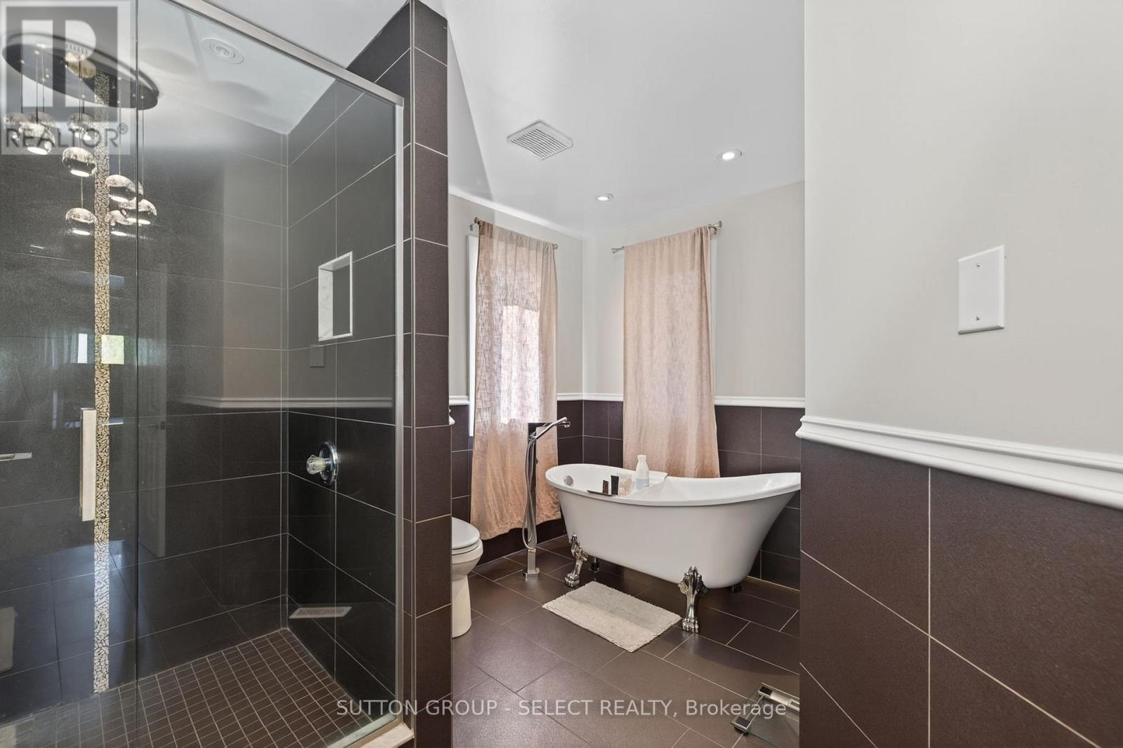 700 Franklinway Crescent, London North (North R), ON - Indoor Photo Showing Bathroom