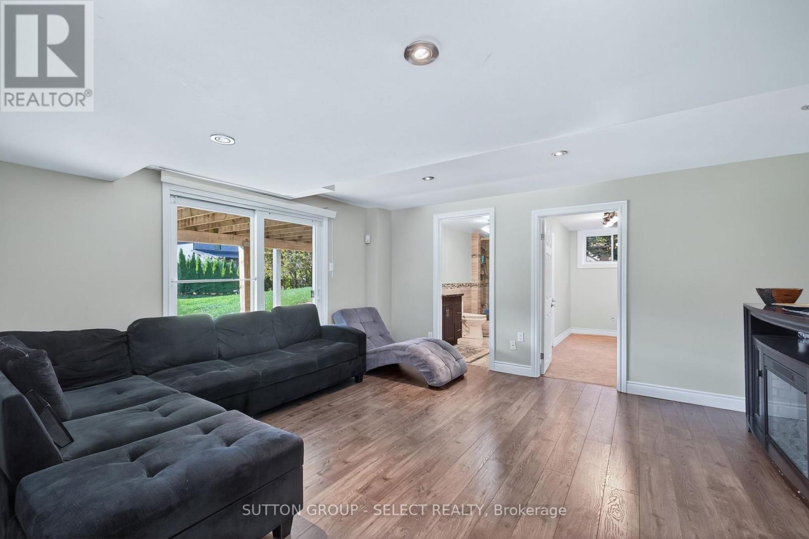 700 Franklinway Crescent, London North (North R), ON - Indoor Photo Showing Living Room