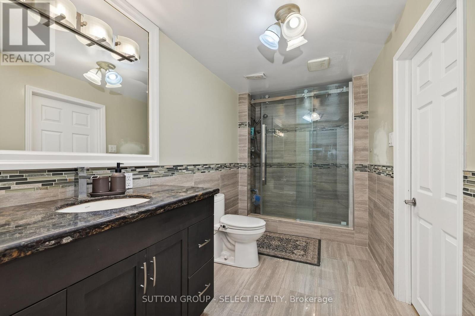 700 Franklinway Crescent, London North (North R), ON - Indoor Photo Showing Bathroom
