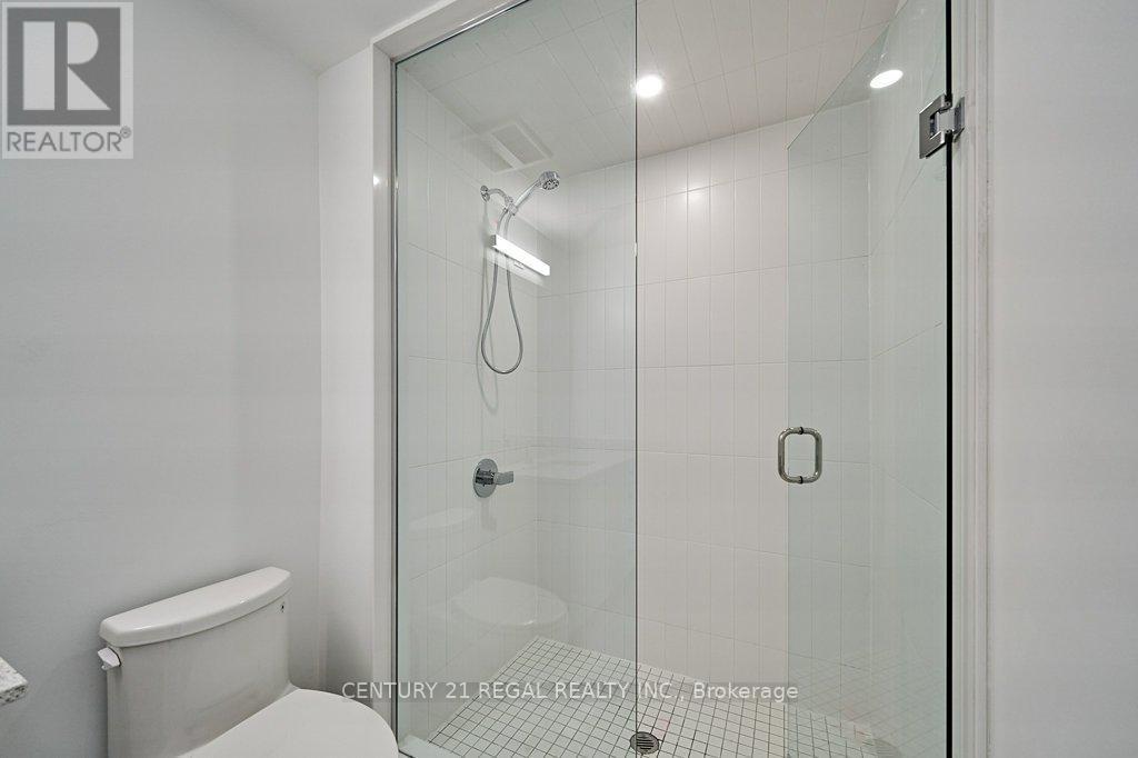 219 - 385 Arctic Red Drive, Oshawa, ON - Indoor Photo Showing Bathroom