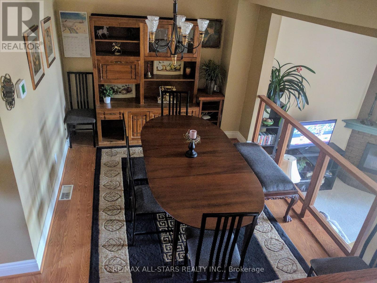 6 Hepworth Way, Markham, ON - Indoor Photo Showing Dining Room