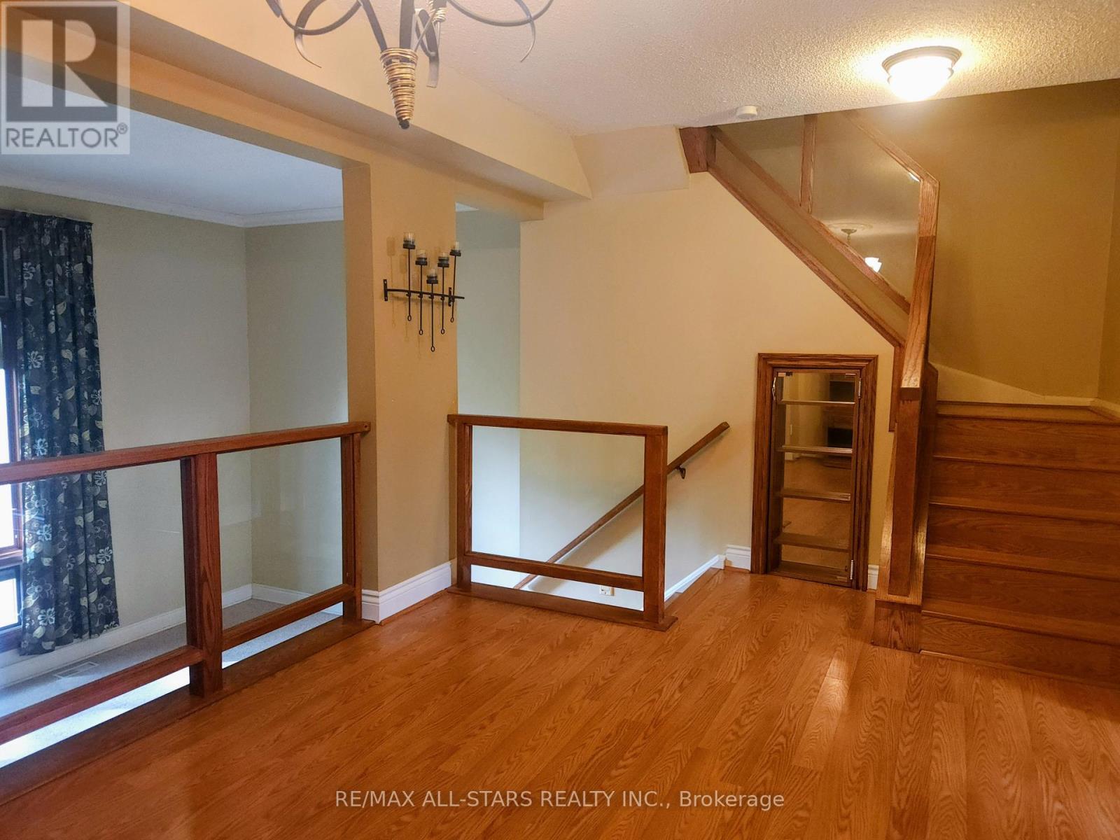 6 Hepworth Way, Markham, ON - Indoor Photo Showing Other Room