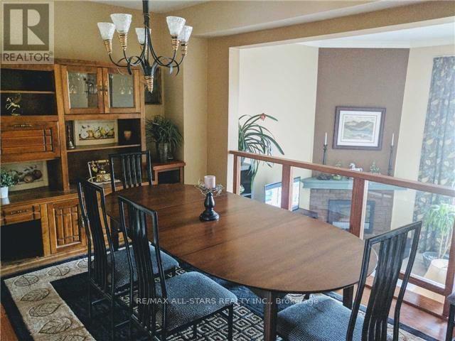 6 Hepworth Way, Markham, ON - Indoor Photo Showing Dining Room