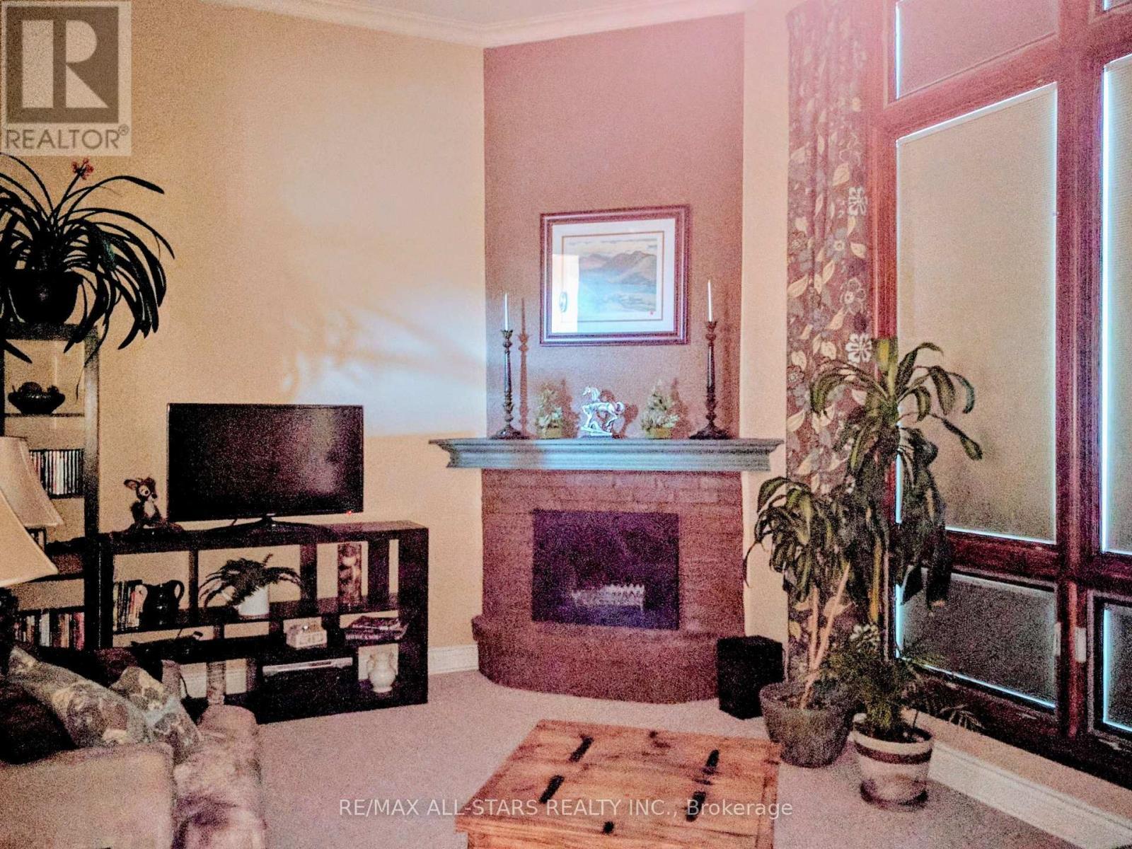 6 Hepworth Way, Markham, ON - Indoor With Fireplace