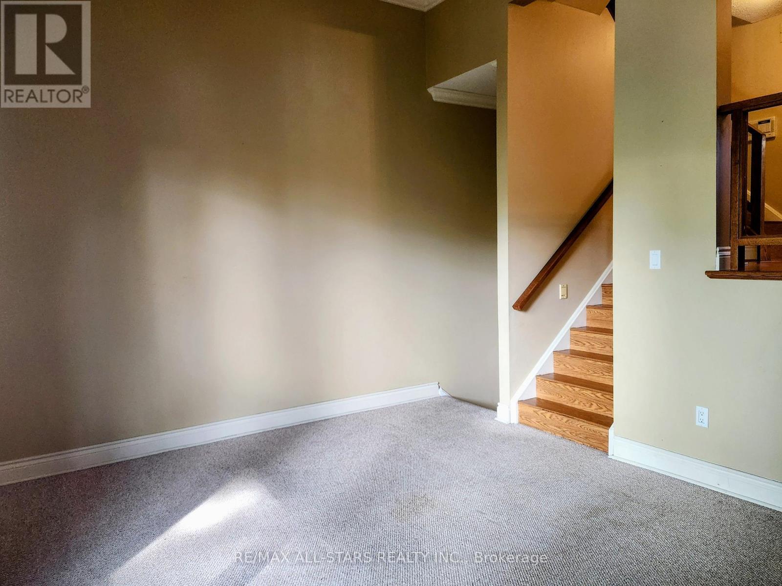 6 Hepworth Way, Markham, ON - Indoor Photo Showing Other Room