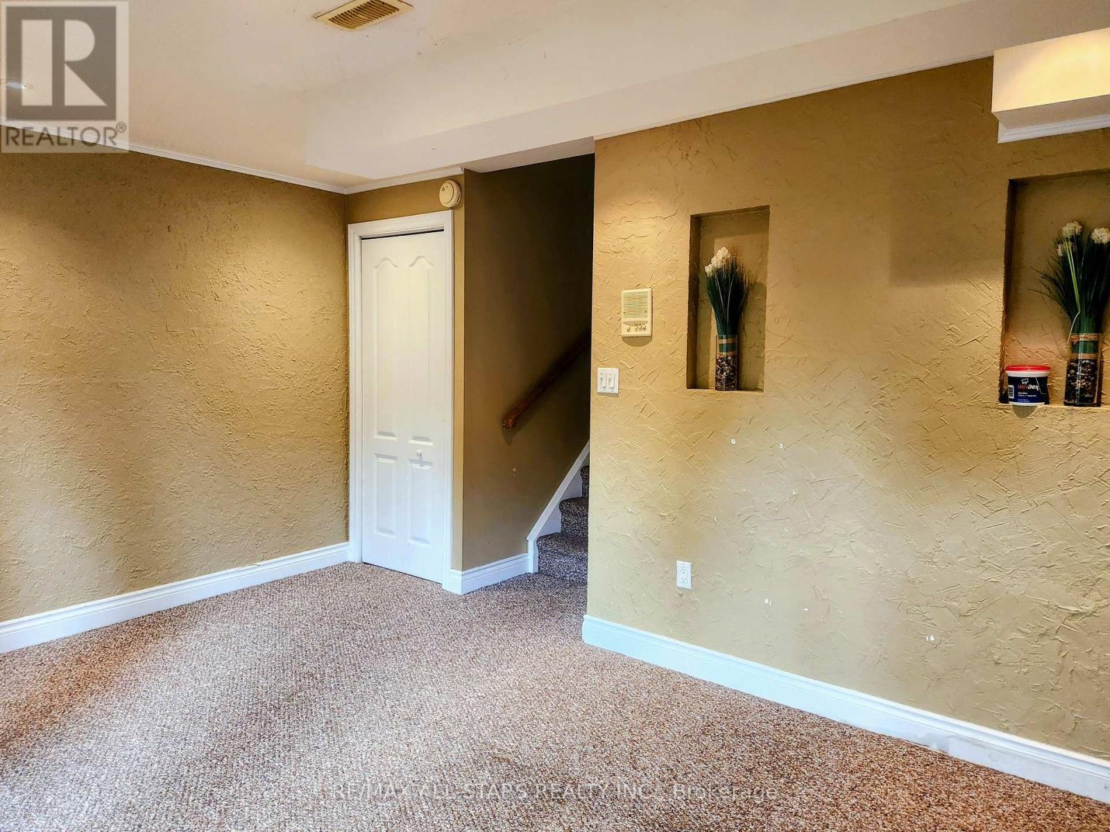 6 Hepworth Way, Markham, ON - Indoor Photo Showing Other Room