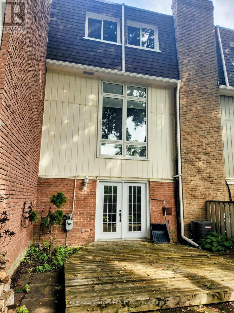 6 Hepworth Way, Markham, ON - Outdoor