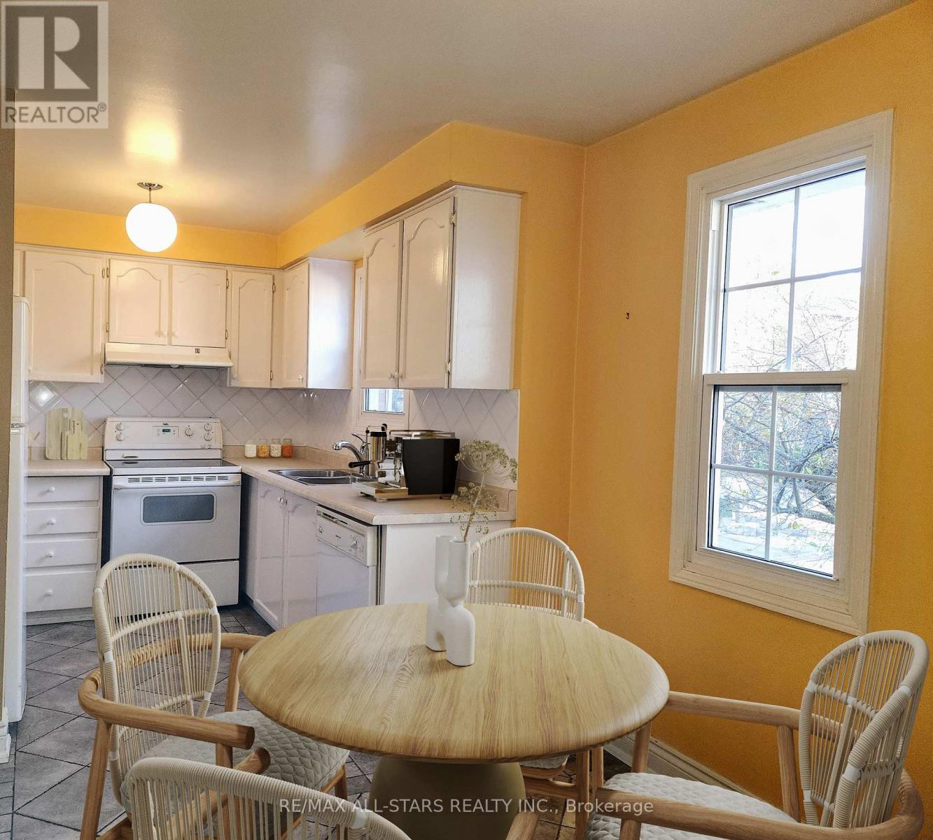 6 Hepworth Way, Markham, ON - Indoor