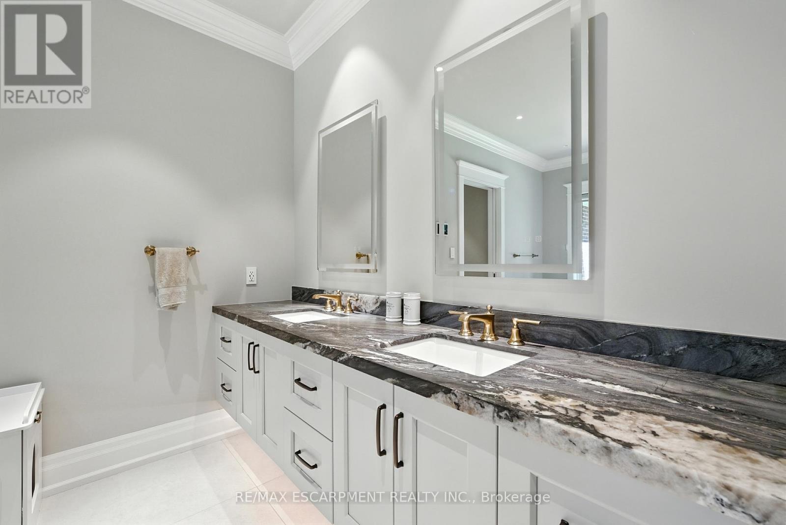 Ensuite - 597 Old York Road, Burlington, ON - Indoor Photo Showing Bathroom
