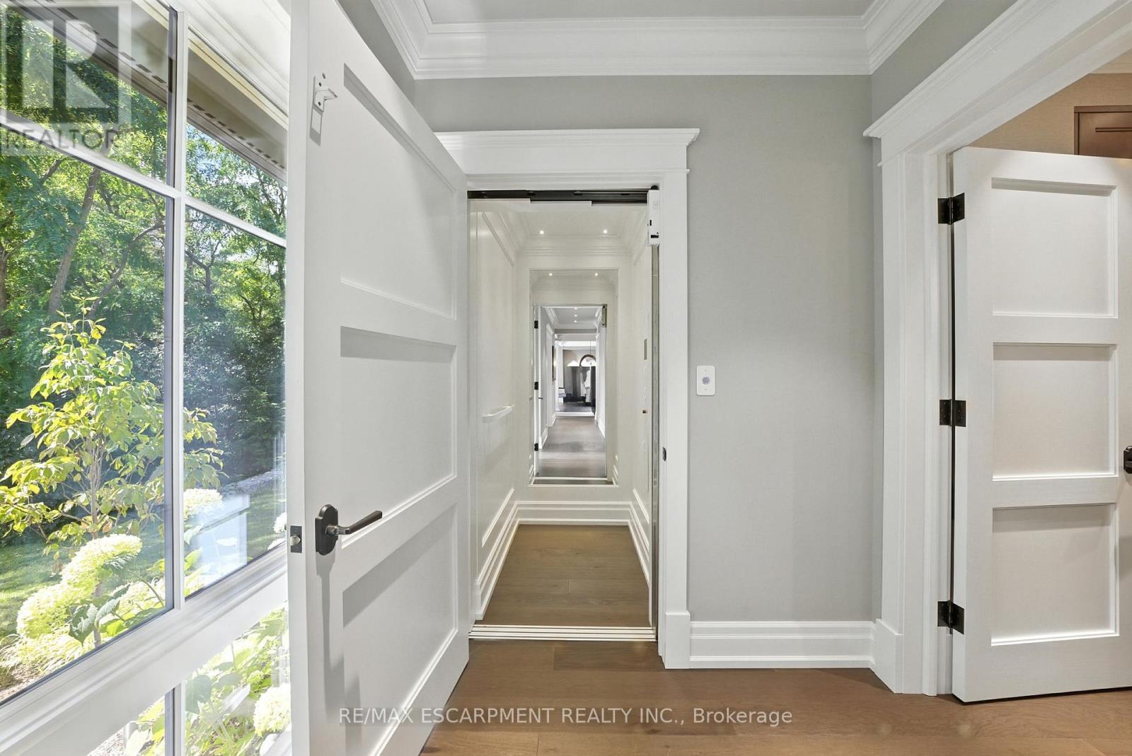 Elevator - 597 Old York Road, Burlington, ON - Indoor Photo Showing Other Room