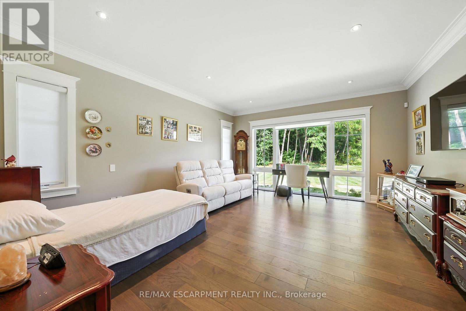 Second Primary Bedroom - 597 Old York Road, Burlington, ON - Indoor Photo Showing Living Room
