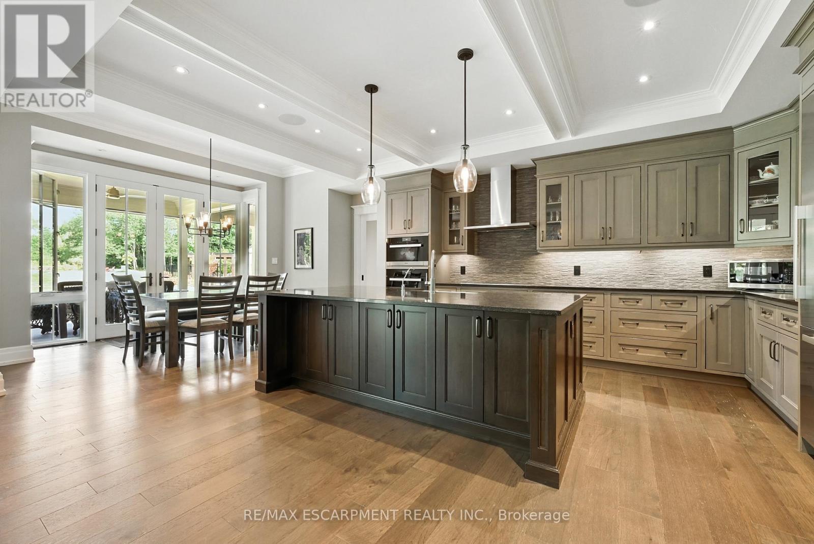 Kitchen - 597 Old York Road, Burlington, ON - Indoor Photo Showing Kitchen With Upgraded Kitchen