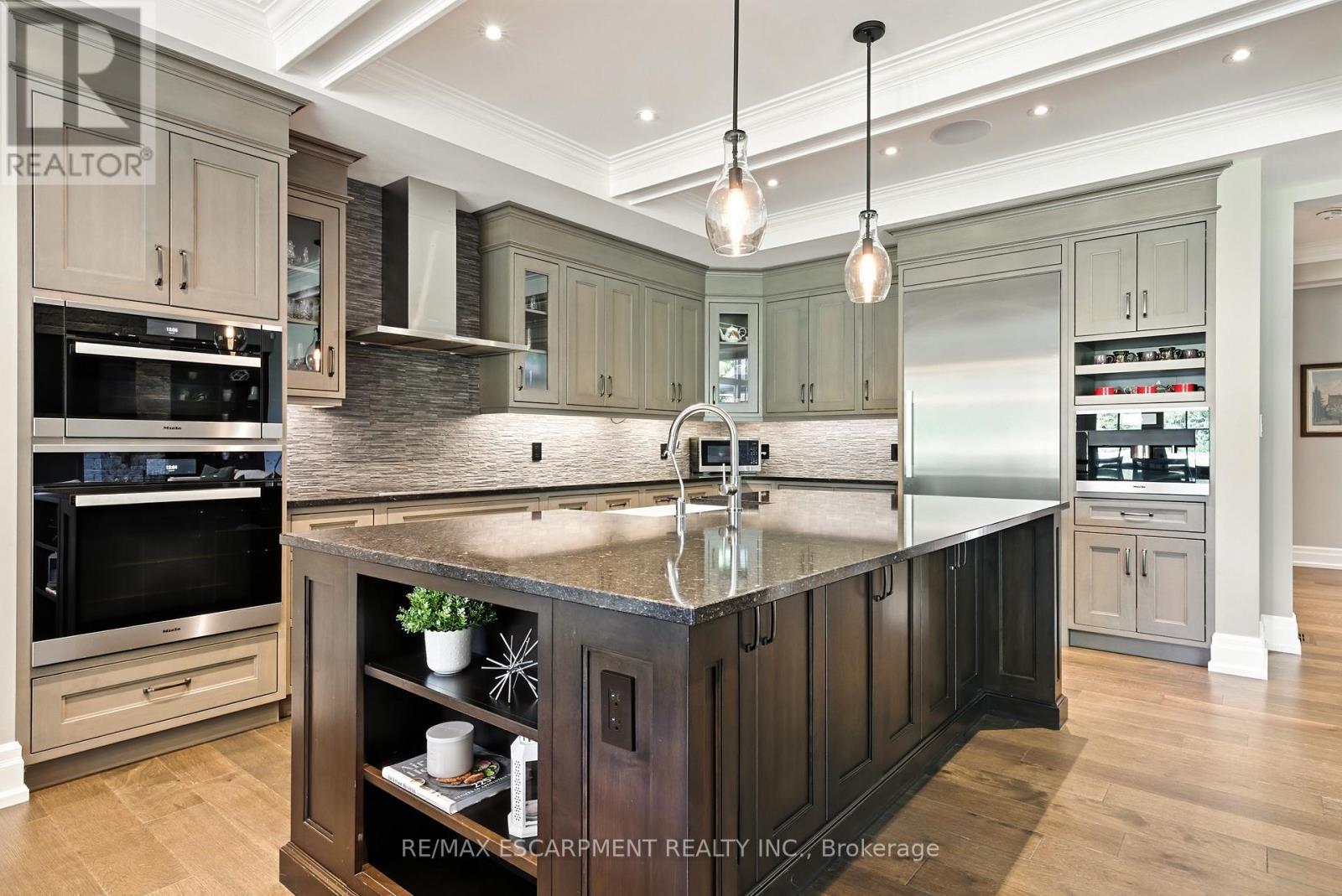 Kitchen - 597 Old York Road, Burlington, ON - Indoor Photo Showing Kitchen With Stainless Steel Kitchen With Upgraded Kitchen