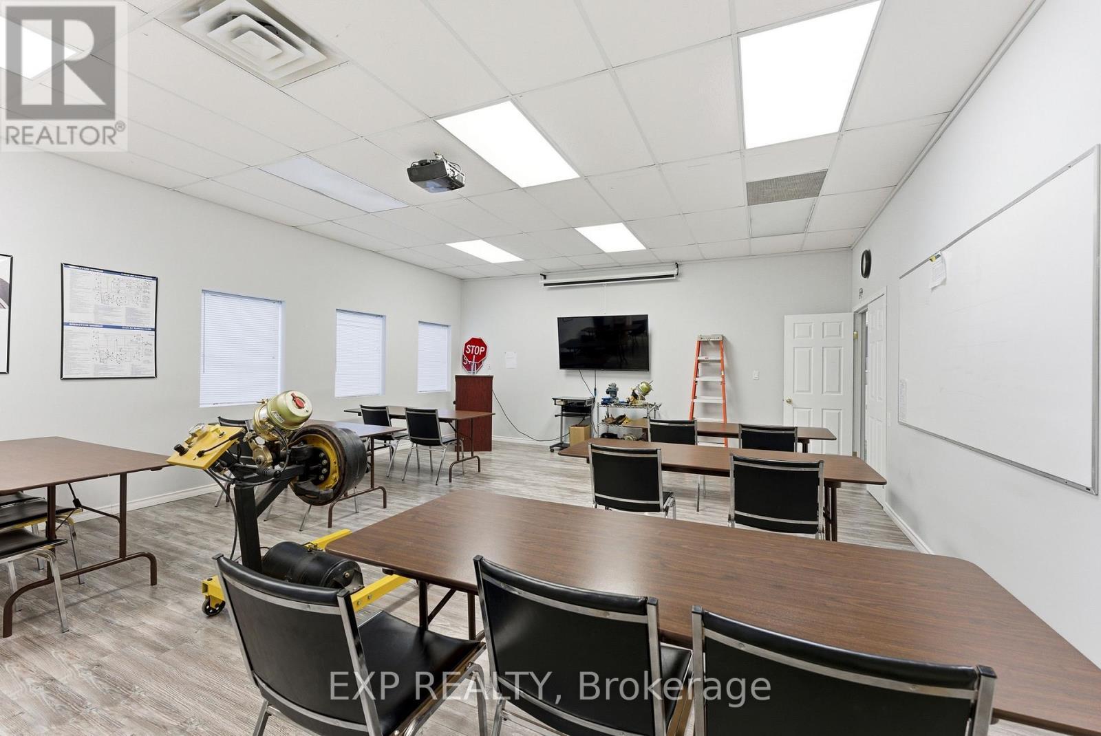 145 Industrial Boulevard, Greater Napanee (Greater Napanee), ON