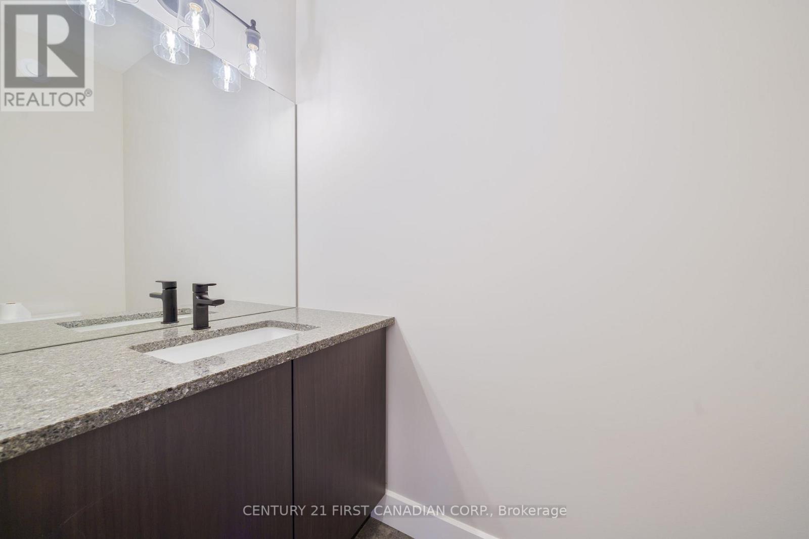 105 Sheldabren Street, North Middlesex (Ailsa Craig), ON - Indoor Photo Showing Bathroom