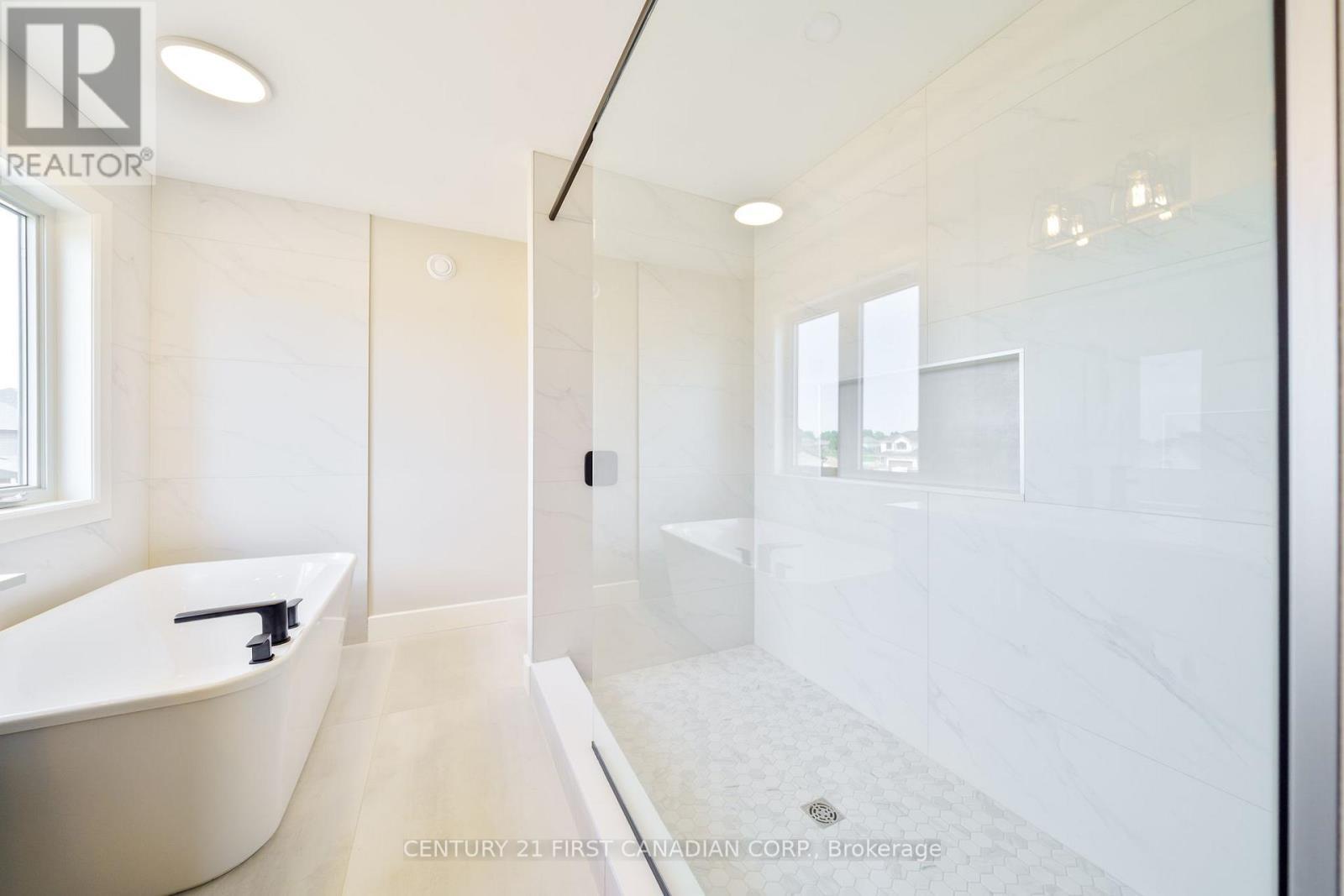 105 Sheldabren Street, North Middlesex (Ailsa Craig), ON - Indoor Photo Showing Bathroom
