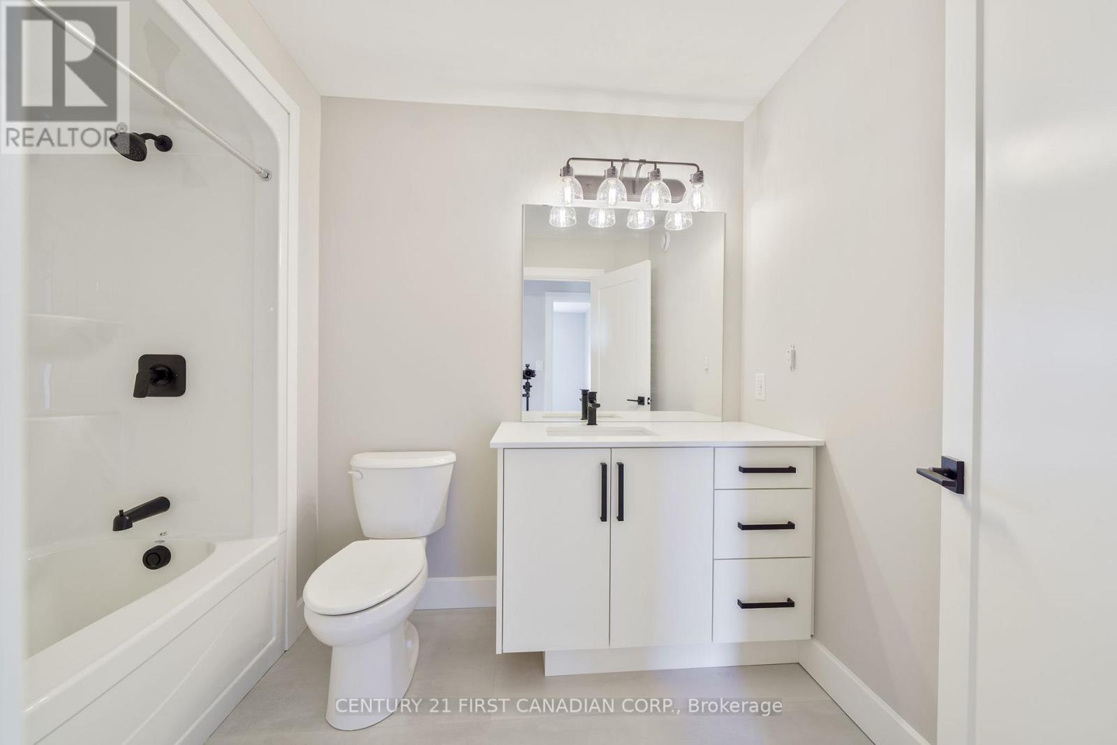 105 Sheldabren Street, North Middlesex (Ailsa Craig), ON - Indoor Photo Showing Bathroom