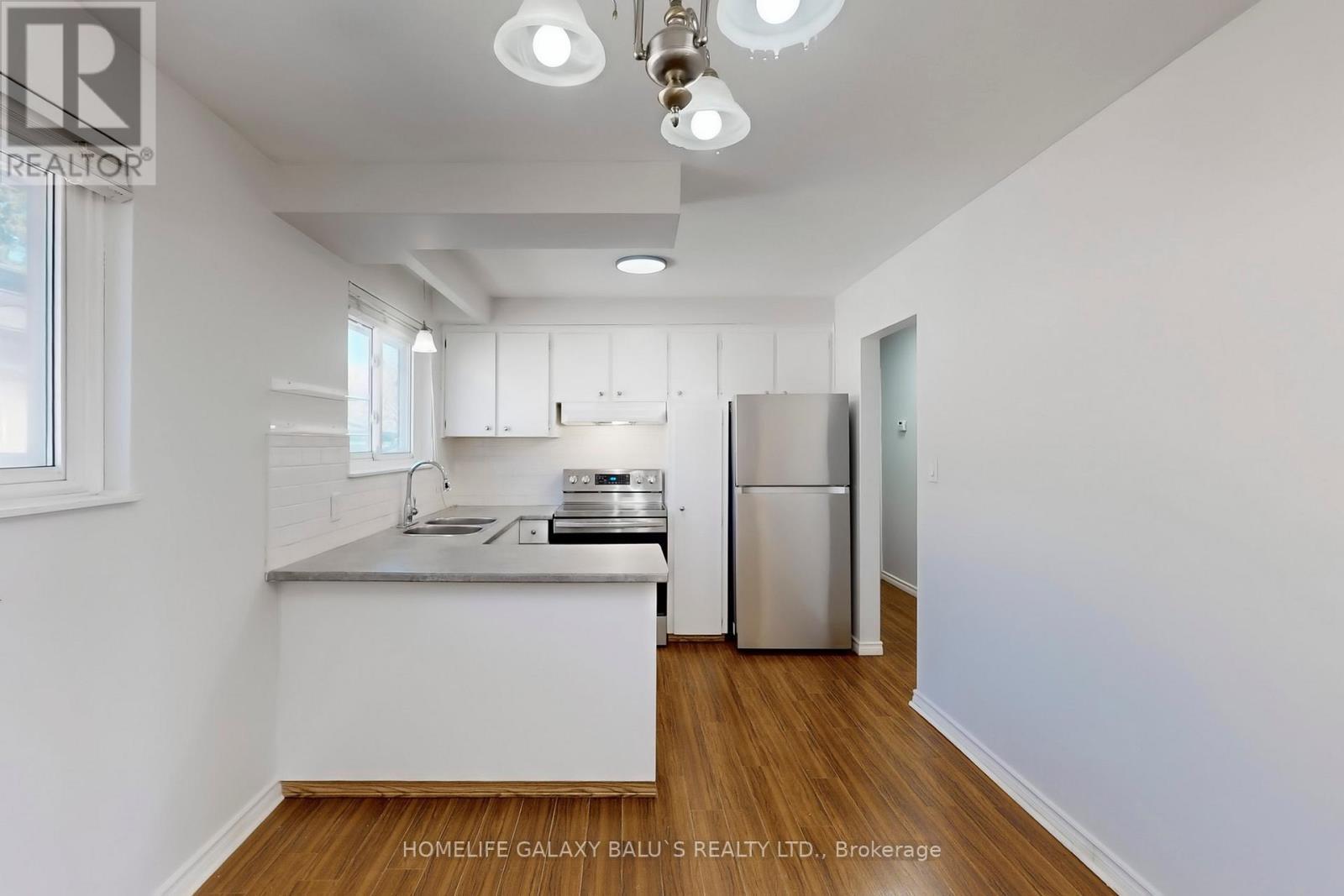 Main - 629 Park Road N, Oshawa, ON - Indoor Photo Showing Kitchen
