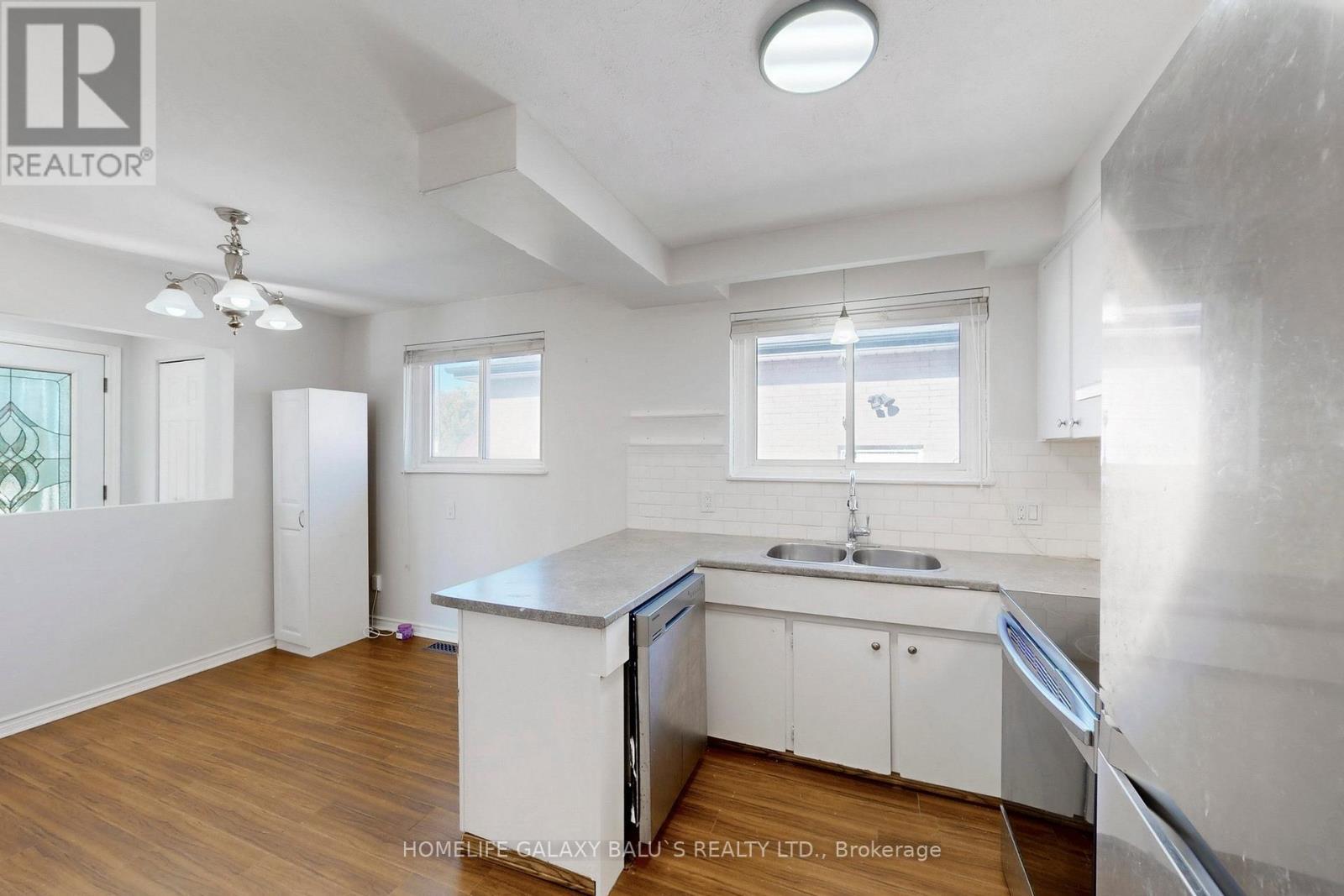 Main - 629 Park Road N, Oshawa, ON - Indoor Photo Showing Kitchen With Double Sink